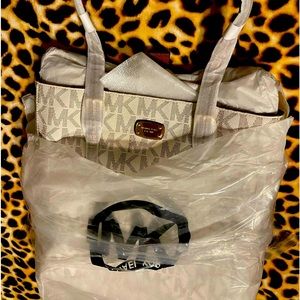 Michael Kors Jetset Traveler Tote NWT Handbag MK Vanilla NEW